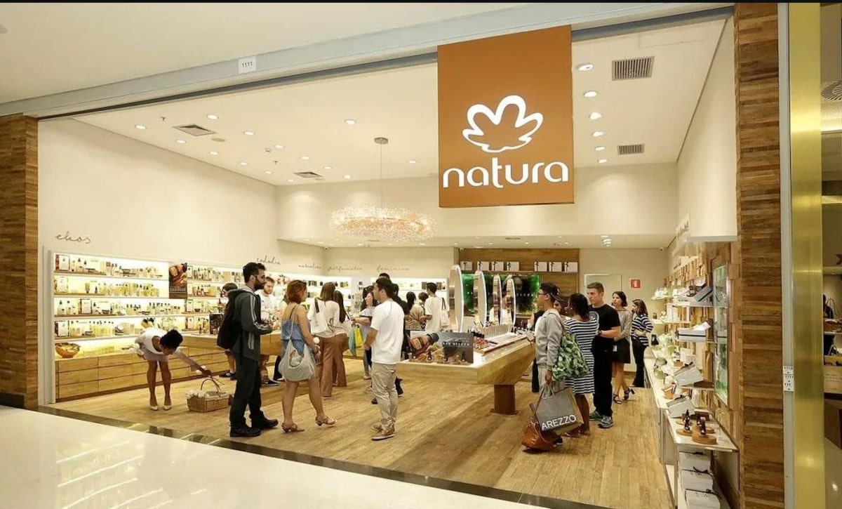 Natura faz caminho oposto ao movimento de internacionalização de Arezzo e Soma e estuda dividir Avon