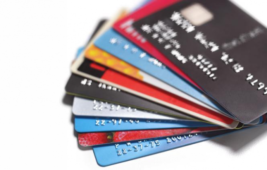 Cartão de crédito: teto para juros do rotativo entra em vigor; saiba o que muda