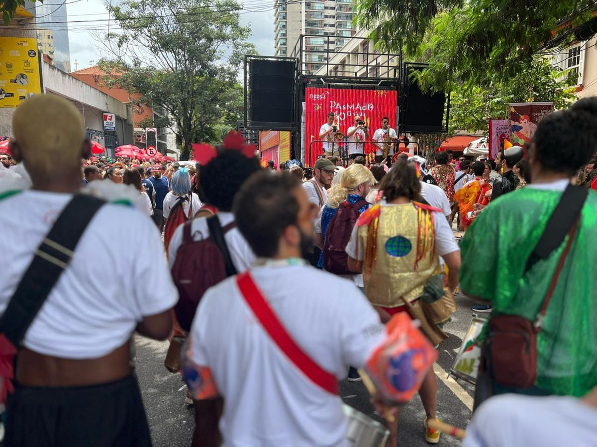 Até vale-refeição patrocina Carnaval para ganhar espaço; veja estratégias de empresas fora do ramo